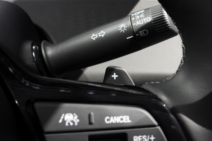 ホンダ・インサイト（ステアリングパドル）