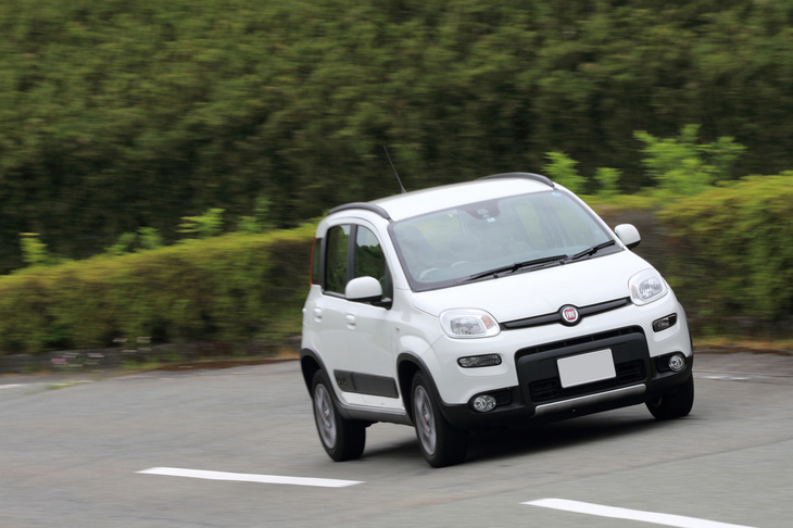 従来製品から全方位的な進化を果たした「エココンタクト6」。低転がり抵抗性能は15％、ウエットブレーキ性能は6％、ドライブレーキ性能は2％、ハンドリング性能は17％、耐磨耗性能は20％の向上を果たしている。