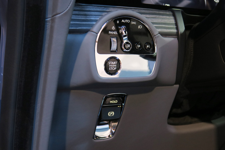 ロールス・ロイス・スペクター プロフェシー（ダッシュボードのスイッチパネル）