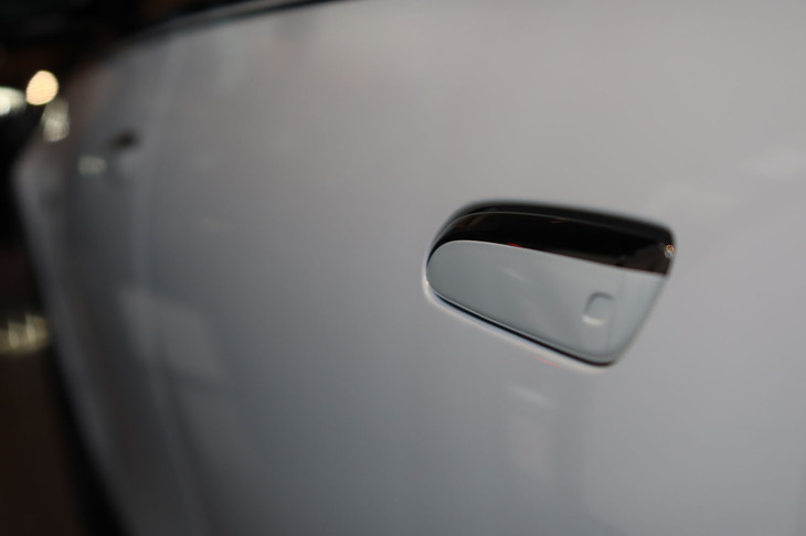 メルセデス・マイバッハS680エディションノーザンライツ（ドアノブ）