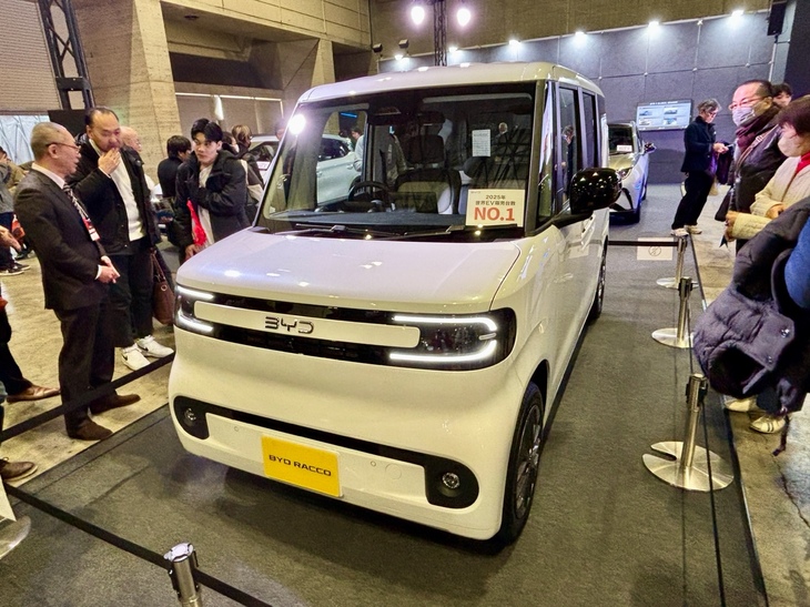 東京オートサロン2026に展示された「BYDラッコ」。駆動用バッテリーの容量が20kWhと30kWhの2種類があることなどが明らかになった。