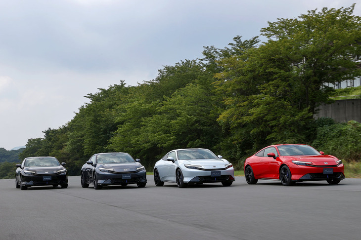 新型「プレリュード」の通常モデルに用意される外板色は全4色。左から「クリスタルブラック・パール」「メテオロイドグレー・メタリック」「ムーンリットホワイト・パール」「フレームレッド」。これらとは別に、オンライン販売専用となる初年度のみの限定車に「ムーンリットホワイト・パール＆ブラック」の2トーンカラーをラインナップする。