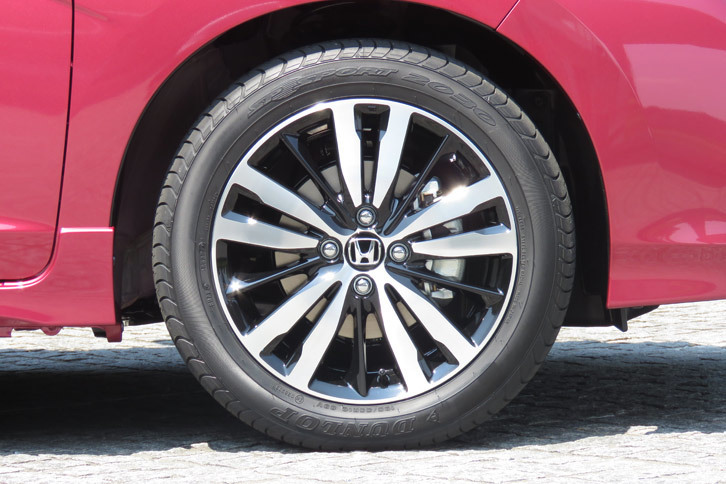 ホンダ・フィット ハイブリッドS Honda SENSING（ホイールとタイヤ）
