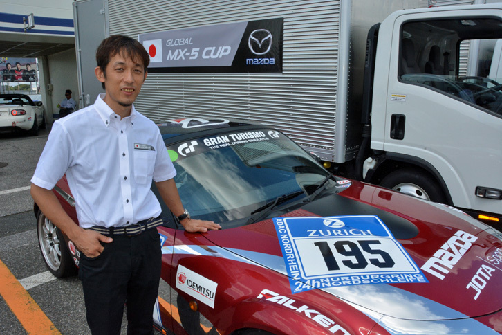 ロードスター専門ショップ「TCR」の代表である加藤彰彬氏。パーティーレースでは常勝を誇り、現在はスーパー耐久に「ロードスター」で参戦。ニュルブルクリンク24時間レースにもロードスターで参戦した経験を持つ。