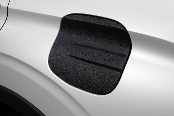 三菱アウトランダーPHEV ACTIVE FIELD（フューエルリッド）