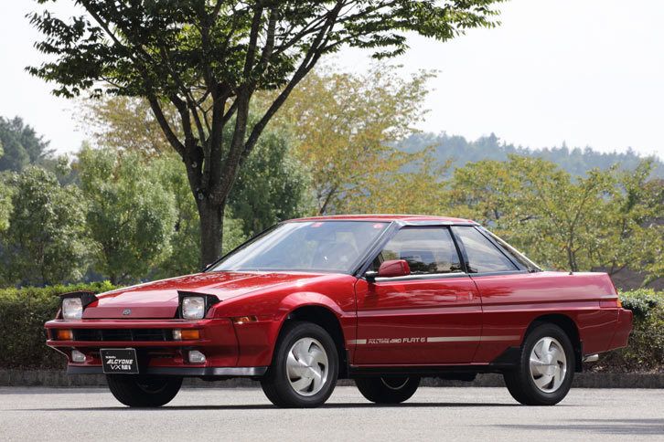 最後に試乗した「アルシオーネ」。直前に乗っていたのが「スバル360」だけに、そのギャップにビックリ。普通に、現代のクルマである。スムーズでトルクフルな2.7リッター水平対向6気筒エンジンが好印象だった。