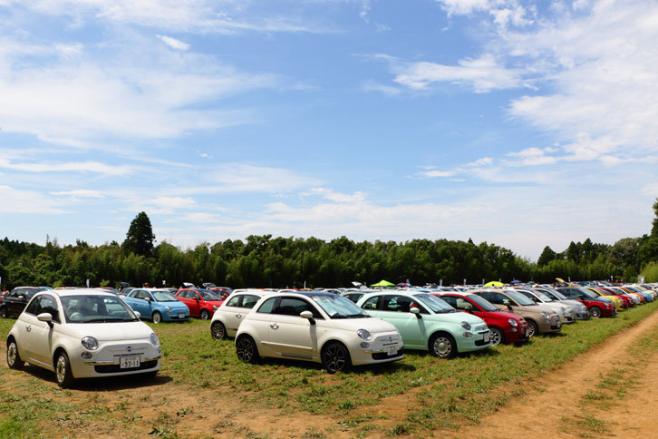 フィアットの公式イベント「AMORE FIAT BIRTHDAY」には、今年も「500」を中心に個性豊かなフィアット車が集まった。
			 