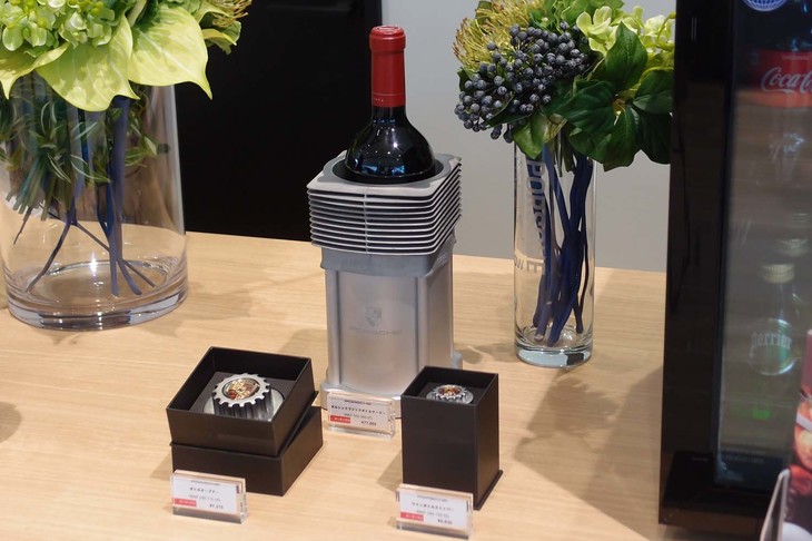 993型「ポルシェ911」のシリンダーを使ったワインクーラーは、7万7880円。空冷エンジンならではの細かいフィンが、クルマ好きにはグッとくる!?　「冷やす」という点では確かに関連性がある。