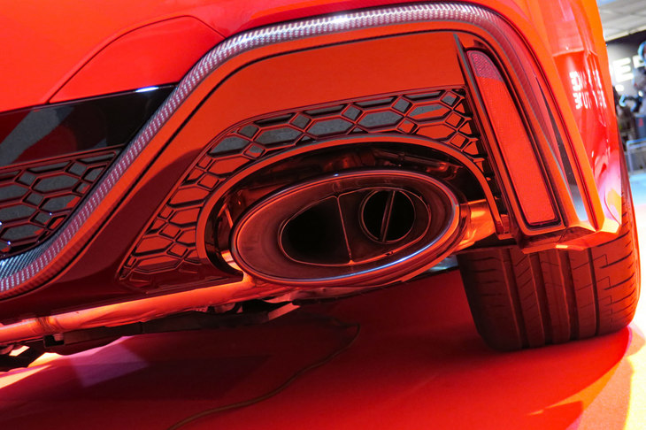 アウディRS 7スポーツバック（マフラー）