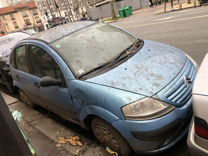 ついでにフランス・パリのスナップも。初代「シトロエンC3」。