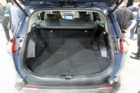 荷室の容量は先代モデルから16リッター増え、749リッターに。