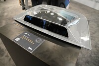 ルーフにLiDARを装着する例の展示。AGCブースに飾られていたもので、LiDARは「SCALA 3」である。