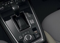 仕様変更に際し、走行モードを切り替える「Mi-Drive（ミードライブ）」には、従来の「ノーマル」「スポーツ」に加えて「オフロード」モードが設定された。