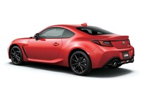 ボディーカラーは写真の「スパークレッド」を含む全7色がラインナップされる。