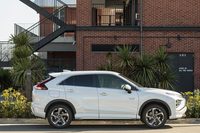 大幅改良を受けた「エクリプス クロス」のサイドビュー。全長は改良前の4405mmから4545mmへと、実に140mmも拡大された。