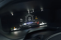 「ジープ・コンパス ロンジチュード」の4WDモデル限定発売の画像