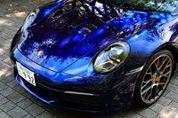 丸目のヘッドランプデザインは変わらないが、最新のポルシェ各車と共通する、内側の4灯が光るLED式ヘッドランプを採用。