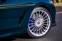 試乗車のホイールは、標準で装備される「アルピナクラシック21インチ鍛造ホイール」。これに前245/35ZR21、後ろ285/30ZR21サイズの「ピレリPゼロ」タイヤが組み合わされていた。フロントタイヤには走行時における車内の快適性や静粛性を図るPNCS（ピレリノイズキャンセリングシステム）を内蔵している。