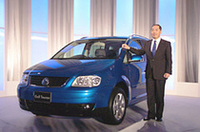 【Movie】VWのコンパクトミニバン「ゴルフ・トゥーラン」発表！