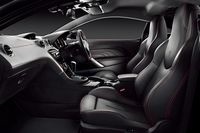 「プジョーRCZ」に赤ステッチが目を引く限定車の画像