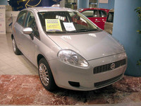 カタログにガス仕様がないグランデプントだが、販売店で「無料でガスタンク付けます」。