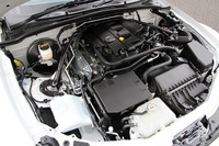 最高出力170ps/7000rpm、最大トルク19.3kgm/5000rpmを発生する2リッター直4エンジンは、まったく変更なし。