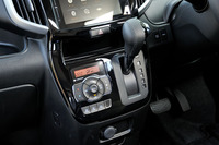 トランスミッションには副変速機付きCVTを採用している。