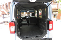 「D“デラックスSA II”」の荷室。