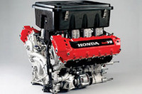 
	メルセデスベンツなどのエンジンを手がけた経験のあるイルモアエンジニアリングと共同で開発した3.5リッターV8・NAエンジン「H13R」。第2戦フェニックスではやくも初勝利を手にした
	 