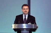 
	ダイムラークライスラー日本の、ハンス・テンペル社長
	 