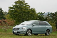 【スペック】240G:全長×全幅×全高＝4695×1785×1550mm／ホイールベース＝2780mm／車重＝1570kg／駆動方式＝FF／2.4リッター 直4DOHC16バルブ（163ps/6000rpm、22.6kgm/4000rpm）／価格＝286万円（テスト車＝345万9550円／HDDナビゲーションシステム＝42万6300円／本革シート表皮（フロントシートヒーター付）＝17万3250円）