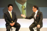 松山英樹選手とレクサスのチーフブランディングオフィサーも務める豊田章男社長。     