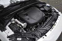 専用ソフトウエアによって、2リッター直4ディーゼルエンジンのパワーは190psから200psへ、トルクは40.8kgmから44.9kgmへ強化される。