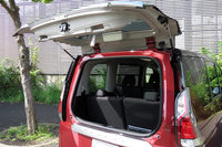 新機能の「デュアルバックドア」。