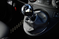 ツインエアエンジンでは日本初導入となる5段マニュアルトランスミッション。