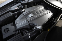 「SLS」専用チューンが施された6.2リッターV8ユニット。「SL63AMG」などに積まれる同エンジンより46psパワーアップしている。

