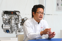 ＜プロフィール＞
    1997年に本田技研工業に入社し、ホンダ技術研究所のシャシー研究部門に配属。2005年に同部門のPL（開発責任者）に就任してからは、従来モデルの「アコード」や「アキュラTSX」などの開発に携わってきた。現在はLPL（商品開発責任者）として「アコード ハイブリッド」開発の指揮を執っている。
    