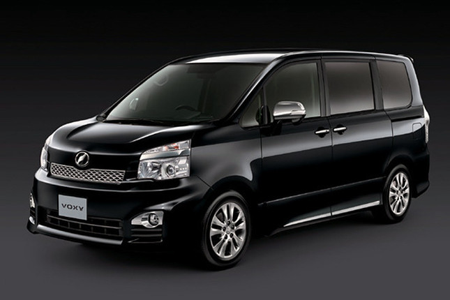 「トヨタ・ヴォクシーZS“煌（きらめき）III”」