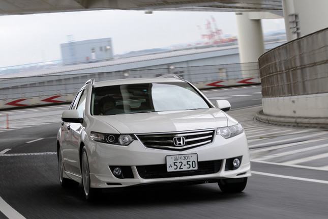 【スペック】全長×全幅×全高＝4750×1850×1470mm／ホイールベース＝2705mm／車重＝1590kg／駆動方式＝FF／2.4リッター 直4DOHC16バルブ（206ps/7000rpm、23.7kgm/4300rpm）／価格＝338万円（テスト車＝389万4500円）