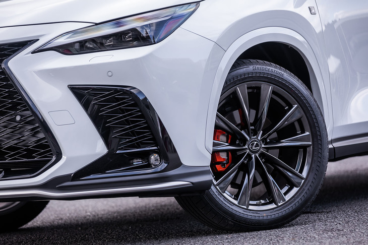 NX350“Fスポーツ”（タイヤ＆ホイール）
