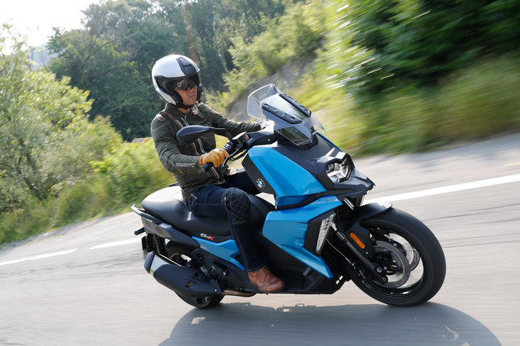 動力性能については、0-100km/h加速が9.5秒、最高速が139km/hとアナウンスされている。