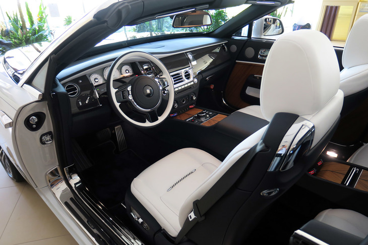 ロールス・ロイス・ベイサイド ドーン エアロカウリング（インストゥルメントパネルまわり）