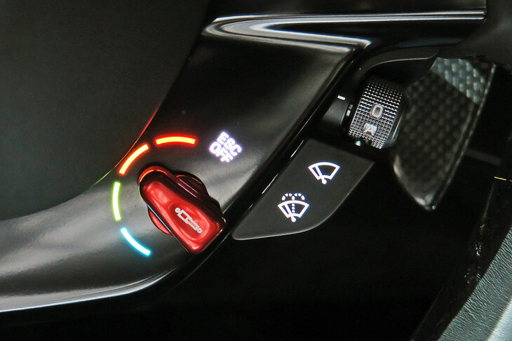 フェラーリSF90 XXストラダーレ（ドライブモードセレクター「マネッティーノ」）