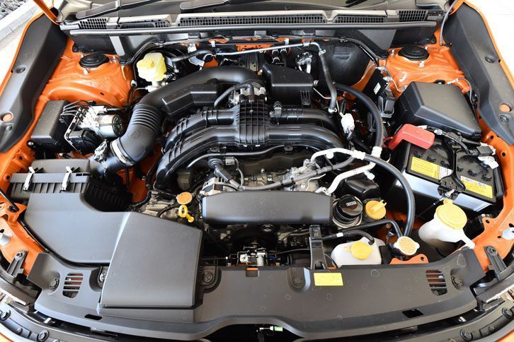 エンジンは2リッター（写真）と1.6リッターの水平対向4気筒。それぞれ154psと115psを発生する。