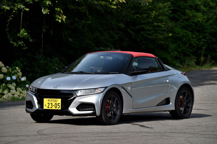 
	ホンダS660モデューロX
	ボディーサイズ：全長×全幅×全高＝3395×1475×1180mm／ホイールベース：2285mm／車重：830kg／駆動方式：MR／エンジン：0.66リッター直3 DOHC 12バルブ ターボ／ トランスミッション：6段MT／最高出力：64ps（47kW）/6000rpm／最大トルク：104Nm（10.6kgm）/2600rpm／タイヤ：（前）165/55R15 75V／（後）195/45R16 80W（ヨコハマ・アドバンネオバAD08R）／ 燃費：21.2km/リッター（JC08モード）／ 価格：285万0120円
	