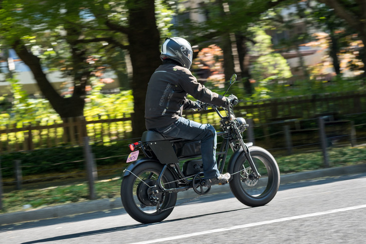 動力性能を高めるべく60Vの駆動システムを採用したり（一般的なものは48V）、シート高を低めに抑えたりと、日本に合った電動モペットを開発してきたマーベリック。新モデル「S1-1000RS」の仕上がりにも、ぜひ期待したい。