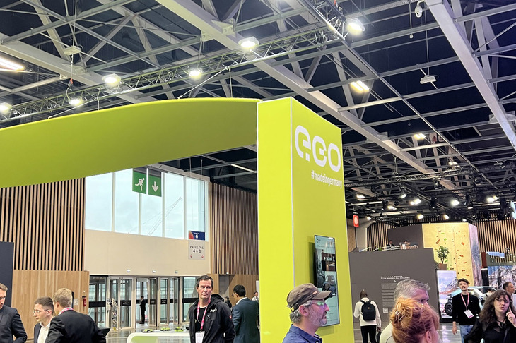 ネクストeゴーモバイルSEのブース。