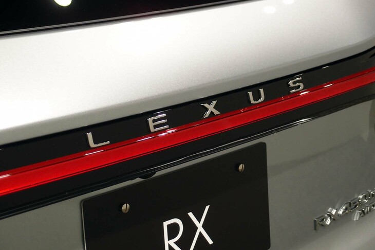 レクサスRX450h＋“バージョンL”（リアエンブレム）