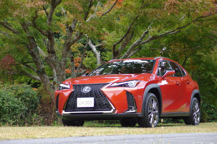 新型クロスオーバー「レクサスUX」の開発コンセプトは“Creative Urban Explorer”。ユーザーの新たなライフスタイルを探求するきっかけ＝「CUE（キュー）」になることが目標とされている。