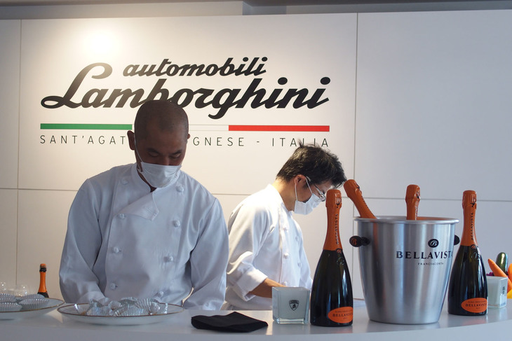 「THE LOUNGE TOKYO」のオープニングイベントの様子。